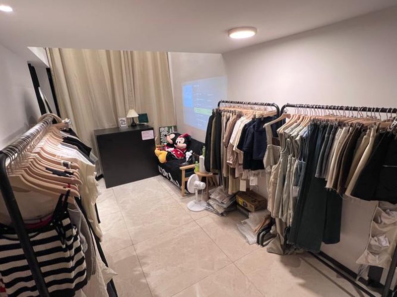 男装店新动态：如何抓住年轻消费者的心